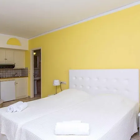 Apartmanhotel Pyrgos 3*