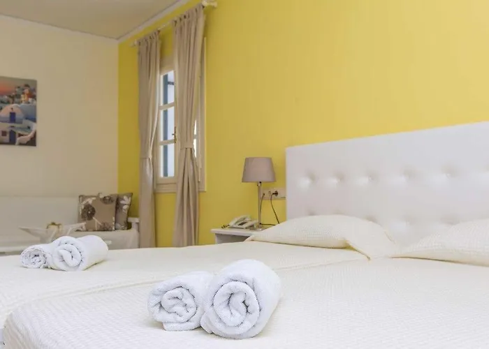 Pyrgos מלון דירות