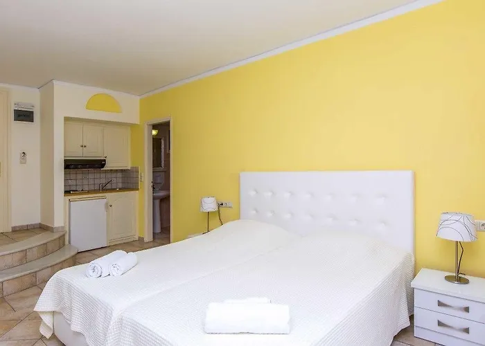 מלון דירות Pyrgos 3*