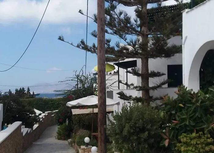 Pyrgos מלון דירות