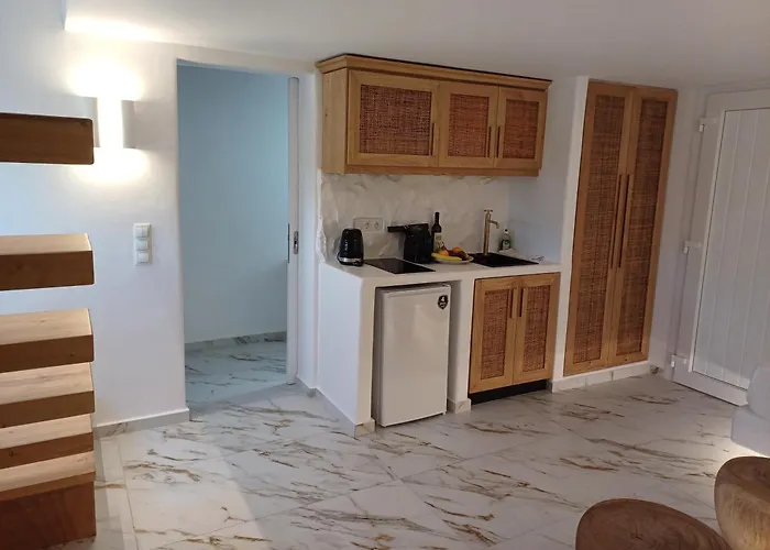 Ξενοδοχείο με διαμερίσματα Pyrgos 3*