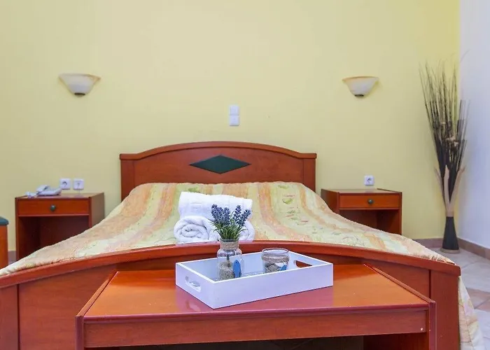 Ξενοδοχείο με διαμερίσματα Pyrgos 3*